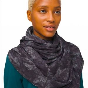 Lululemon Vinyasa Scarf *Rulu NWT Black Camo